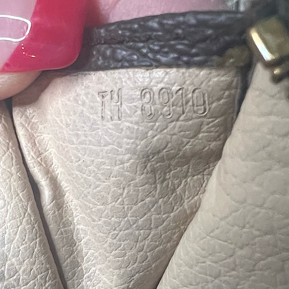 Louis Vuitton Monogram Poche Toilette 15 Cosmetic Pouch - Picture 10 of 10